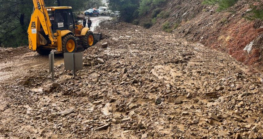 Meteoroloji uyarılarının ardından sağanak başladı: İstanbul ve birçok ilde yağış hayatı felç etti Meteoroloji uyarılarının ardından sağanak başladı: İstanbul ve birçok ilde yağış hayatı felç etti