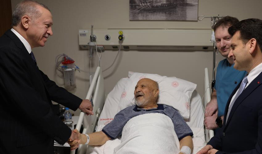 Erdoğan'dan eski Devlet Bakanı'na hastanede ziyaret