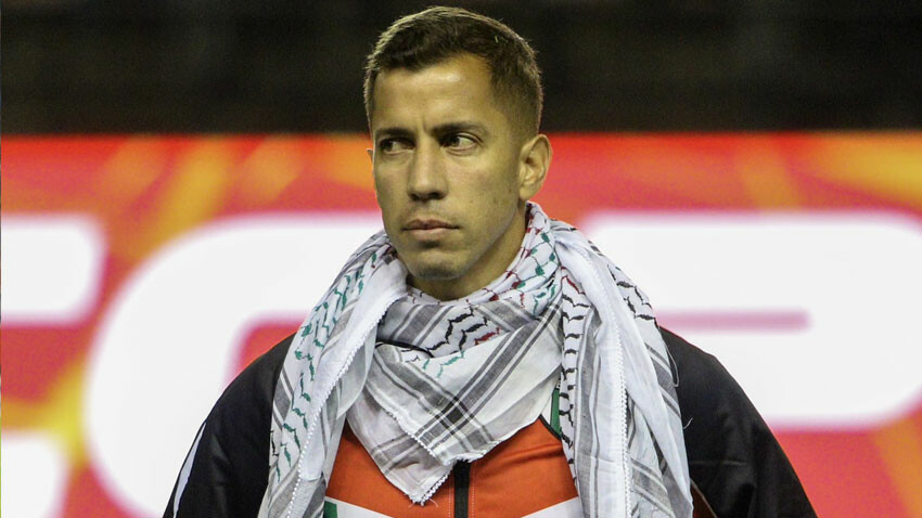 Şili'nin Club Deportivo Palestino takımı maça Filistin puşisi takarak çıktı Şili'nin Club Deportivo Palestino takımı maça Filistin puşisi takarak çıktı
