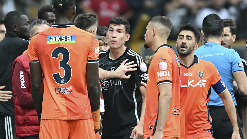 Bahtiyar Zaynutdinov korkuttu! Beşiktaşlı oyuncu hastaneye kaldırıldı Bahtiyar Zaynutdinov korkuttu! Beşiktaşlı oyuncu hastaneye kaldırıldı