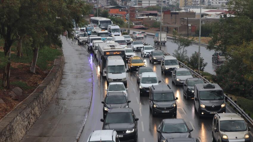 Meteoroloji uyarmıştı! İzmir, Çanakkale ve Tekirdağ'da şiddetli yağış! Cadde ve sokaklar göle döndü Meteoroloji uyarmıştı! İzmir, Çanakkale ve Tekirdağ'da şiddetli yağış! Cadde ve sokaklar göle döndü