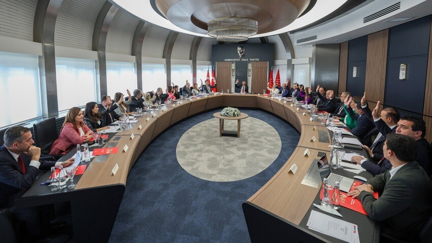 CHP'de yeni başkan sonrası ilk MYK: 'Gölge Kabine' vurgusu CHP'de yeni başkan sonrası ilk MYK: 'Gölge Kabine' vurgusu