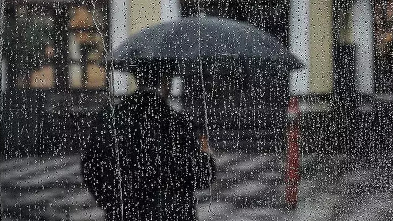 Meteoroloji yeni hafta için uyardı! Şemsiyelerinizi sakın yanınızdan ayırmayın, çok kuvvetli sağanak ve fırtına geliyor