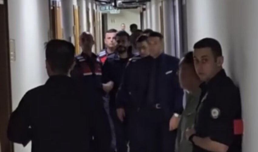 Dilan ve Engin Polat çifti ifade vermek için Küçükçekmece Adliyesi'ne getirildi Dilan ve Engin Polat çifti ifade vermek için Küçükçekmece Adliyesi'ne getirildi