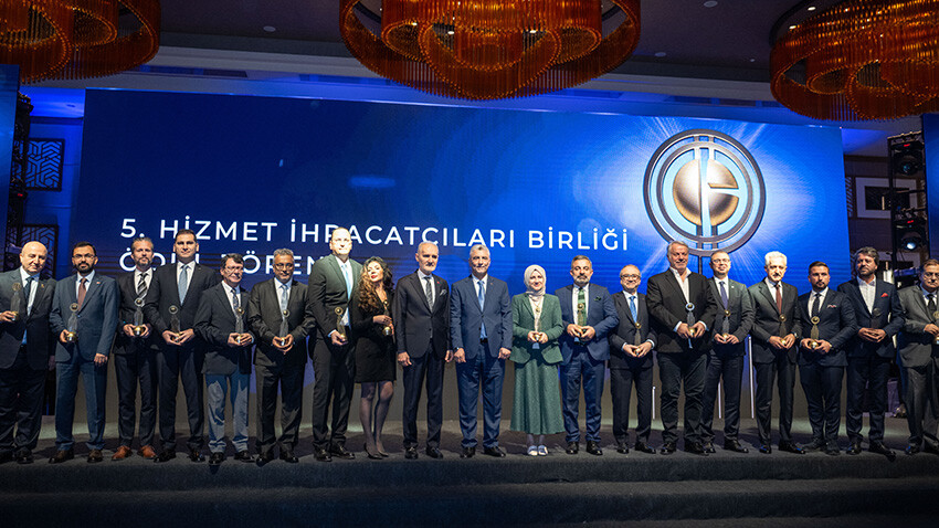 Ticaret Bakanı Ömer Bolat ihracatta yeni hedefi açıkladı: Yıl sonu 100 milyar doları aşacak Hizmet ihracatı yıl sonu 100 milyar doları aşacak