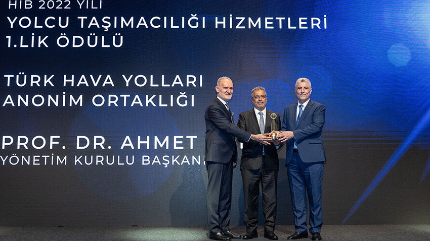 Ticaret Bakanı Ömer Bolat ihracatta yeni hedefi açıkladı: Yıl sonu 100 milyar doları aşacak Hizmet ihracatı yıl sonu 100 milyar doları aşacak