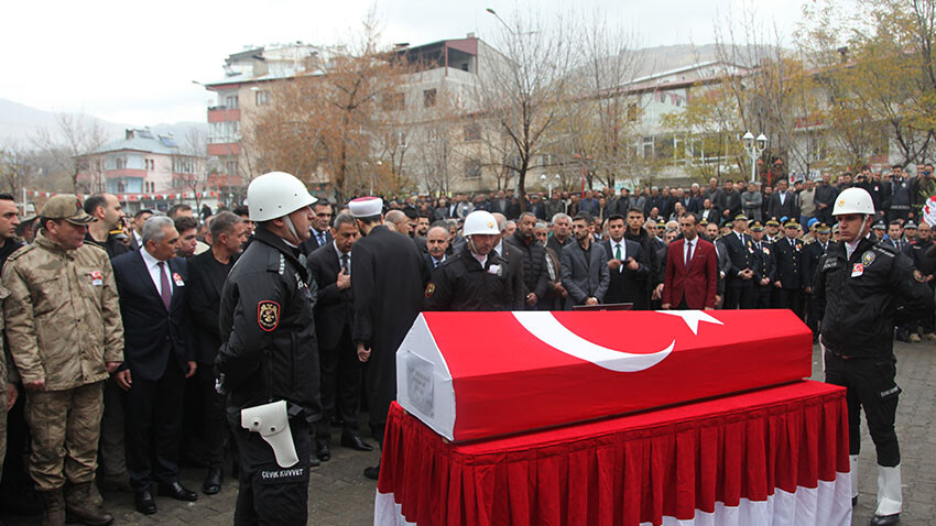 İstanbul'da şehit olan polis memuru Lütfü Baykar memleketinde son görev İstanbul'da şehit olan polis memuru Lütfü Baykar memleketinde son görev