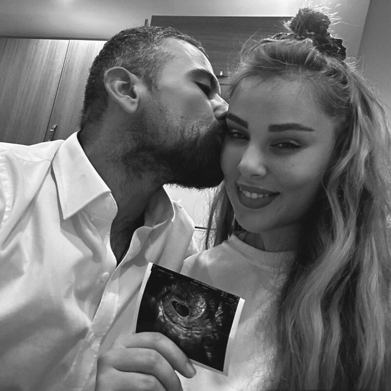 Ferdi Tayfur’a torun müjdesi! Kızı Tuğçe Tayfur anne oluyor Ferdi Tayfur’a torun müjdesi! Kızı Tuğçe Tayfur anne oluyor