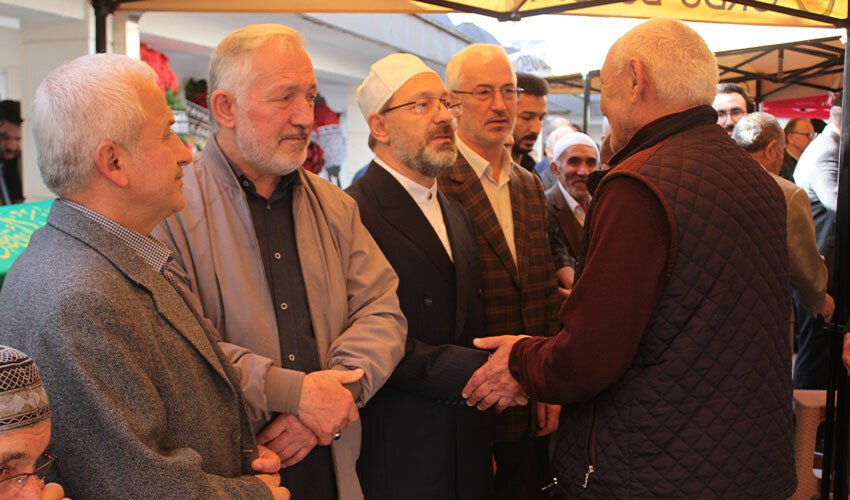 Diyanet İşleri Başkanı Erbaş’ın annesi son yolculuğuna uğurlandı Diyanet İşleri Başkanı Erbaş’ın annesi son yolculuğuna uğurlandı