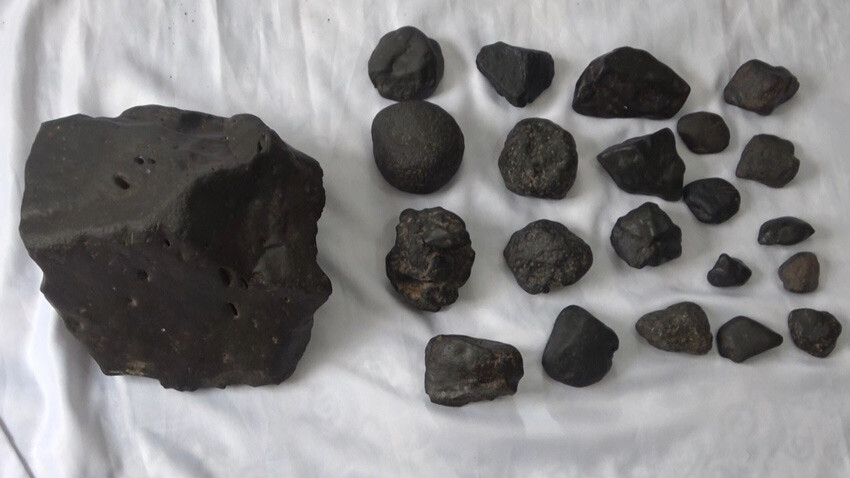 Mantara niyet, gök taşına kısmet! Tam 20 adet topladı, traktörle taşıdı