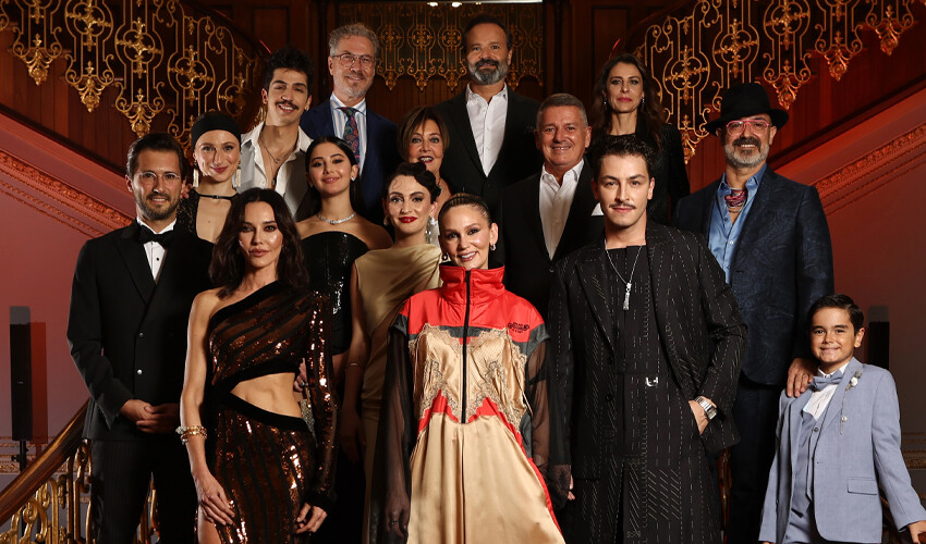 Farah Zeynep Abdullah'ın Bihter galasındaki tarzı hiç beğenilmedi Farah Zeynep Abdullah'ın Bihter galasındaki tarzı hiç beğenilmedi
