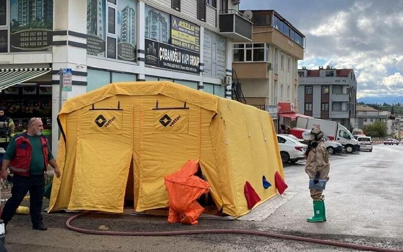 Kargo şubesinde kimyasal madde paniği: Çalışanlar hastaneye kaldırıldı! Kargo şubesinde kimyasal madde paniği: Çalışanlar hastaneye kaldırıldı!
