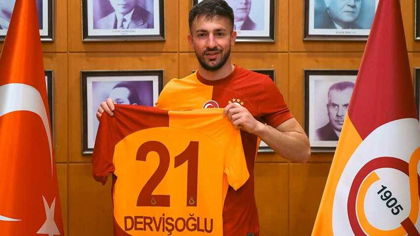 Galatasaray'da 4 ayrılık! Okan Buruk o isimlerin biletini kesti Galatasaray'da 4 ayrılık! Okan Buruk o isimlerin biletini kesti