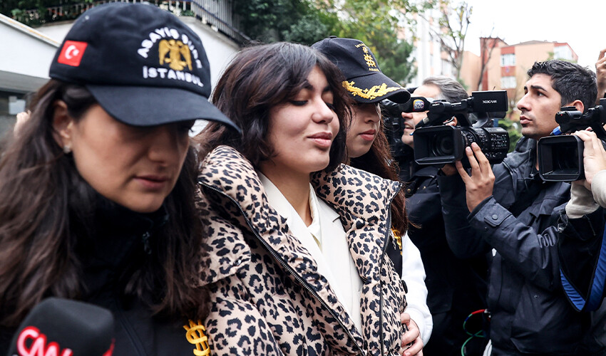 Bahar ve Nihal Candan’ın annesi katıldığı canlı yayında kızlarını savundu Bahar ve Nihal Candan’ın annesi katıldığı canlı yayında kızlarını savundu