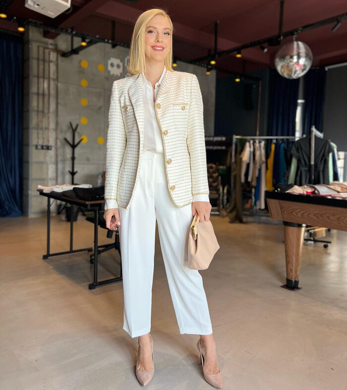 Bergüzar Korel ile Sinem Kobal yan yana poz verdi: İkiz gibiler