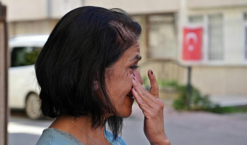 Eşyalarını dışarda gören kadın hayatının şokunu yaşadı: Ev sahibi evden attı