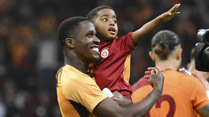 Wilfried Zaha'nın tek rakibi Lionel Messi! Galatasaraylı yıldız dünya gündeminde Zaha