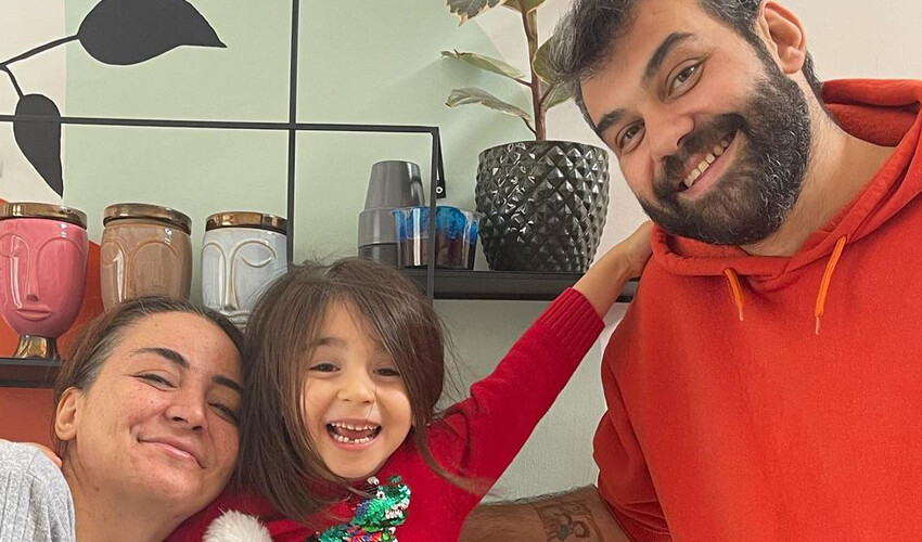Annesi Ayşenur Parlak’ın mezarına giden Ela sözleriyle yürekleri dağladı Annesi Ayşenur Parlak’ın mezarına giden Ela sözleriyle yürekleri dağladı