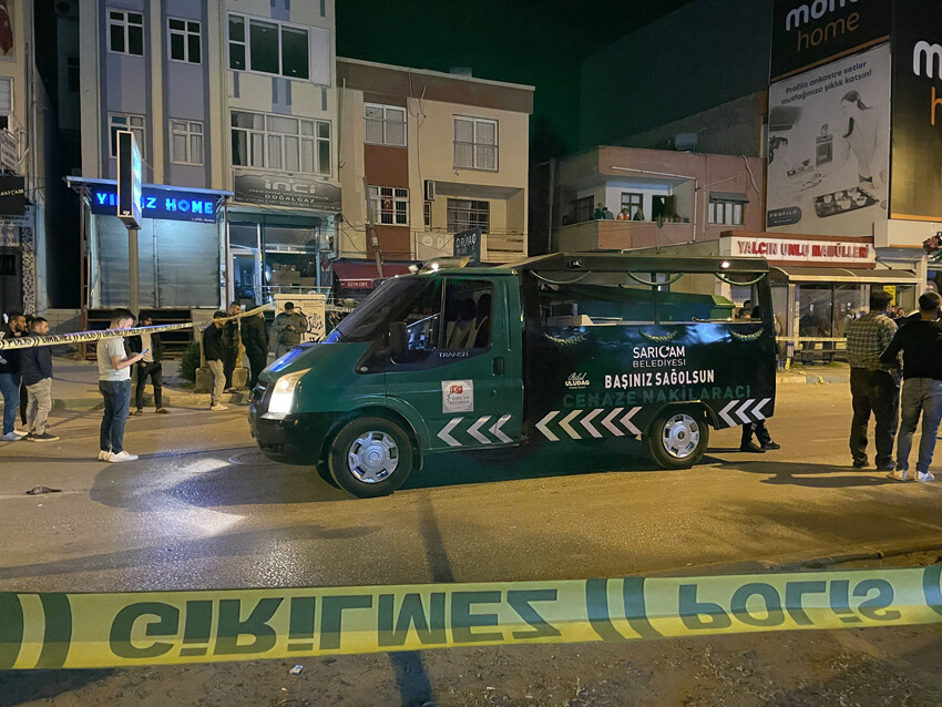 Ağaca çarpan otomobil paramparça oldu: 3 ölü Ağaca çarpan otomobil paramparça oldu: 3 ölü