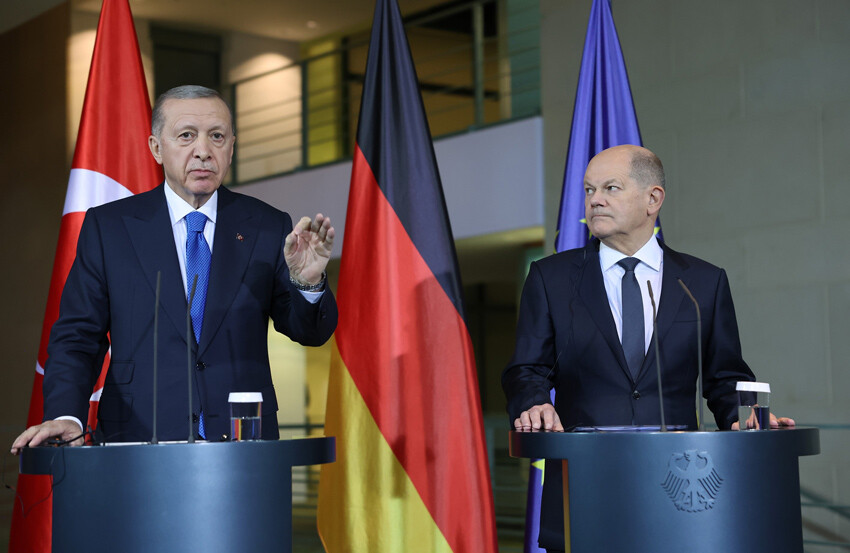 Erdoğan, Alman Şansölye'nin yüzüne baka baka söyledi: İsrail'e borcu olan konuşamıyor! Erdoğan, Alman Şansölye'nin yüzüne baka baka söyledi: İsrail'e borcu olan konuşamıyor!