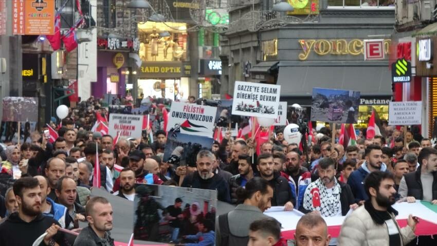 Trabzonspor taraftarlarından Filistin'e destek yürüyüşü Trabzonspor taraftarlarından Filistin'e destek yürüyüşü
