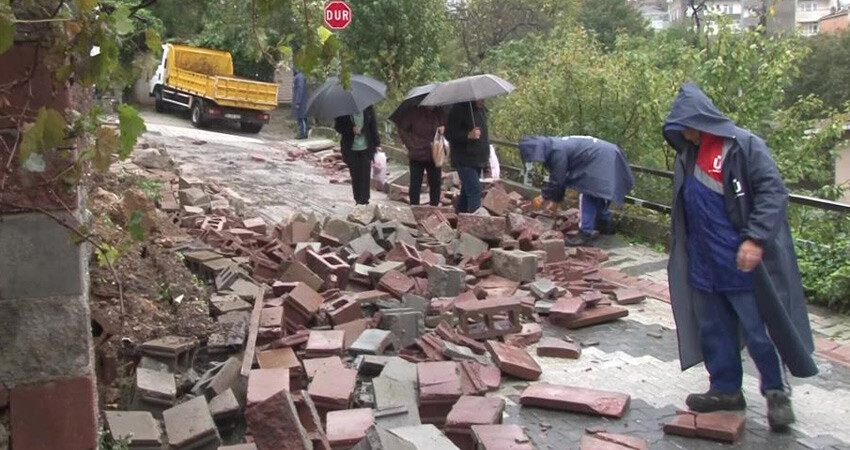 Meteoroloji uyardı, sağanak yolları göle çevirdi: İstanbul ve İzmir'de ev ve iş yerlerini su bastı