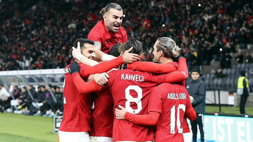 Dünya devleri 2 milli yıldıza hayran kaldı! Fenerbahçe ve Galatasaray'ın kasası dolacak! Dünya devleri 2 milli yıldıza hayran kaldı! Fenerbahçe ve Galatasaray'ın kasası dolacak!