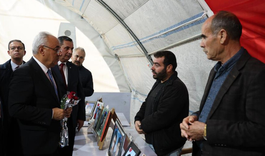 DSP Genel Başkanı Aksakal'dan Diyarbakır annelerine ziyaret! DSP Genel Başkanı Aksakal'dan Diyarbakır annelerine ziyaret!