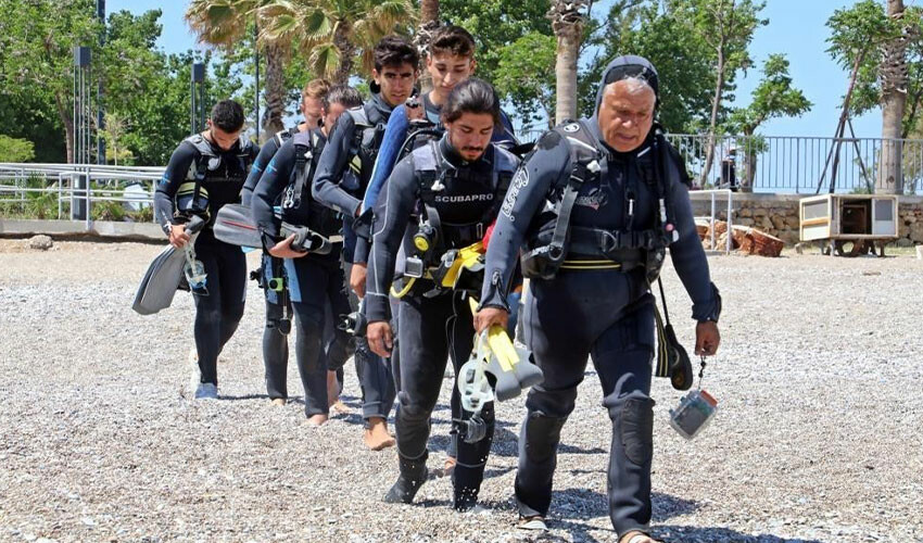 Antalya sahilde denizin altındaki görüntü korkuttu: Çekirdek kabukları tabaka oluşturdu Antalya sahilde denizin altındaki görüntü korkuttu: Çekirdek kabukları tabaka oluşturdu