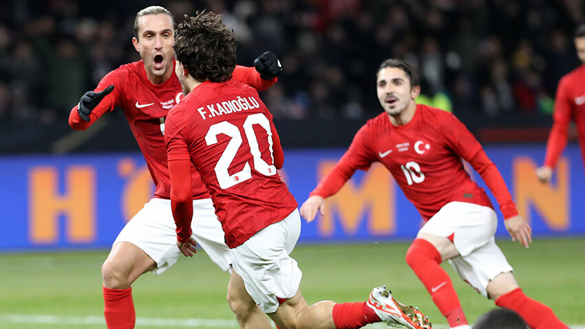 Dünya devleri 2 milli yıldıza hayran kaldı! Fenerbahçe ve Galatasaray'ın kasası dolacak! Dünya devleri 2 milli yıldıza hayran kaldı! Fenerbahçe ve Galatasaray'ın kasası dolacak!