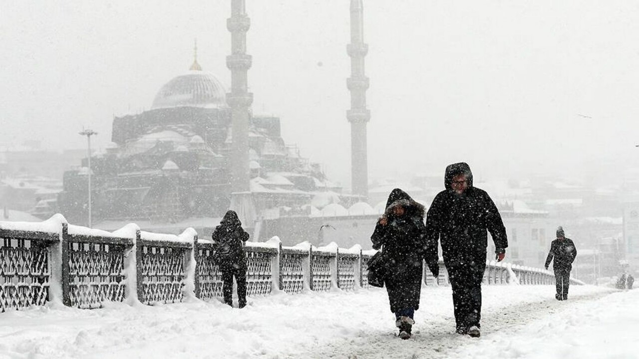 7 yıl sonra bir ilk: İstanbul&#039;a kar geliyor: