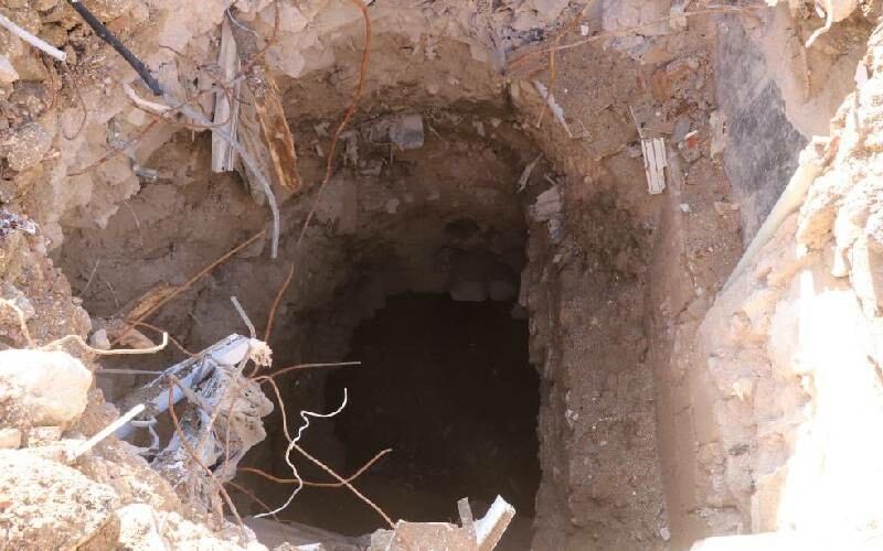 Hatay’da 10 metre derinliğinde obruk! Deprem enkazının altından çıktı Hatay’da 10 metre derinliğinde obruk! Deprem enkazının altından çıktı