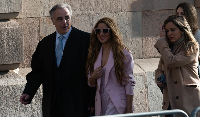 Dünyaca ünlü şarkıcı Shakira, hakkındaki vergi kaçırma suçlamasını kabul etti Dünyaca ünlü şarkıcı Shakira, hakkındaki vergi kaçırma suçlamasını kabul etti