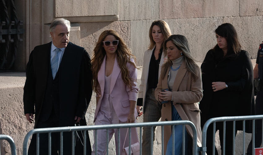 Dünyaca ünlü şarkıcı Shakira, hakkındaki vergi kaçırma suçlamasını kabul etti Dünyaca ünlü şarkıcı Shakira, hakkındaki vergi kaçırma suçlamasını kabul etti