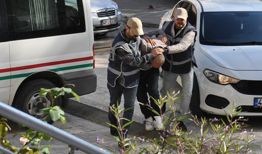 Anne ve kızını öldüren katil komşu tutuklandı! İfadesi kan dondurdu Anne ve kızını öldüren katil komşu tutuklandı! İfadesi kan dondurdu