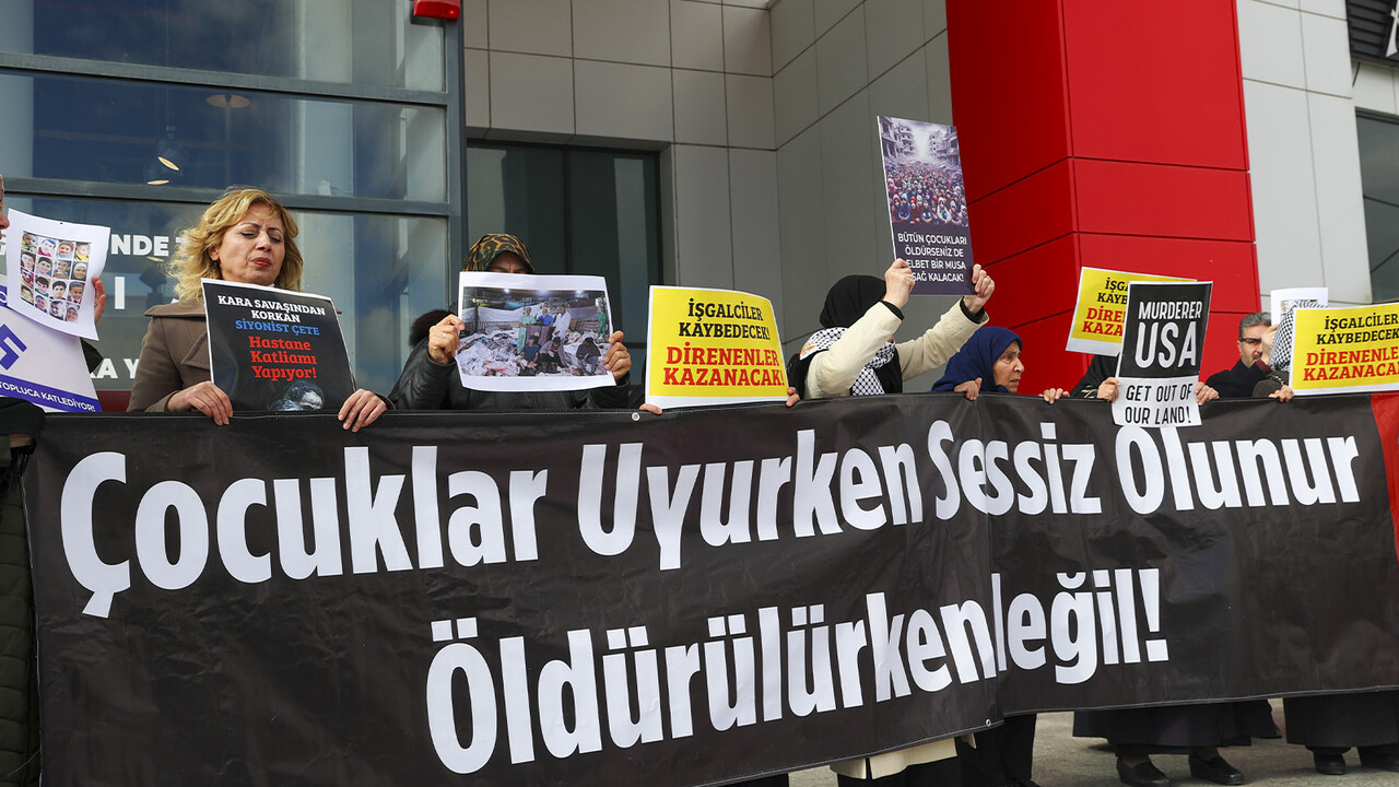 BM ofisi önünde İsrail protestosu: Gazzeli çocukların hakkını kim koruyacak?