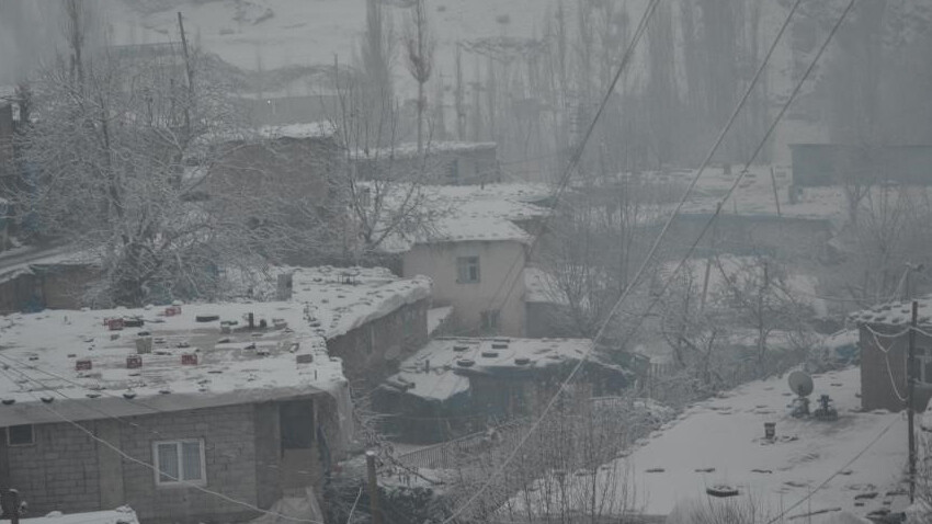 Şırnak kışa teslim! Sel suları ağaçları kökünden söktü, yeni ‘kar’ uyarısı geldi Şırnak kışa teslim! Sel suları ağaçları kökünden söktü, yeni ‘kar’ uyarısı geldi