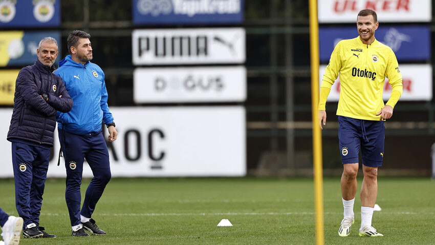 Fenerbahçe'den forma satış rekoru! 2022-23 sezonu formaları kapış kapış gidiyor Fenerbahçe'den forma satış rekoru! 2022-23 sezonu formaları kapış kapış gidiyor
