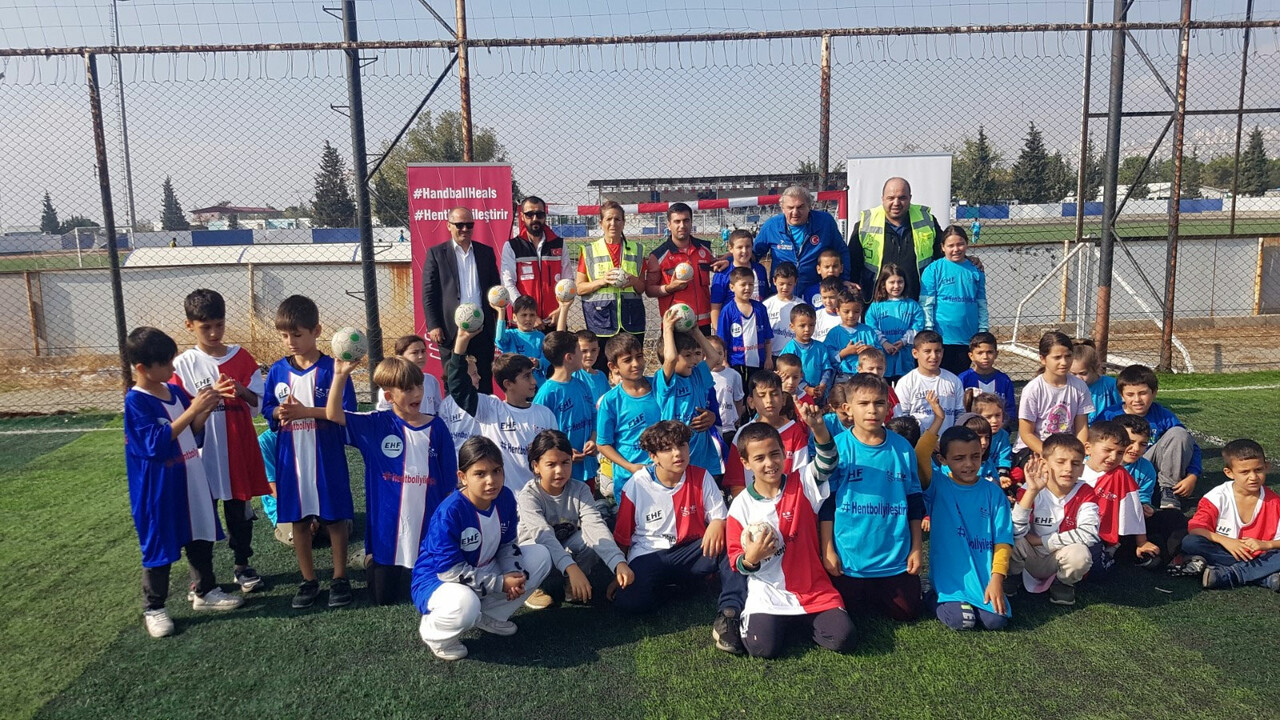 Depremzede çocuklara umut oldular! Hatay ve Gaziantep&#039;te &quot;Hentbol İyileştirir Projesi&quot; yapıldı