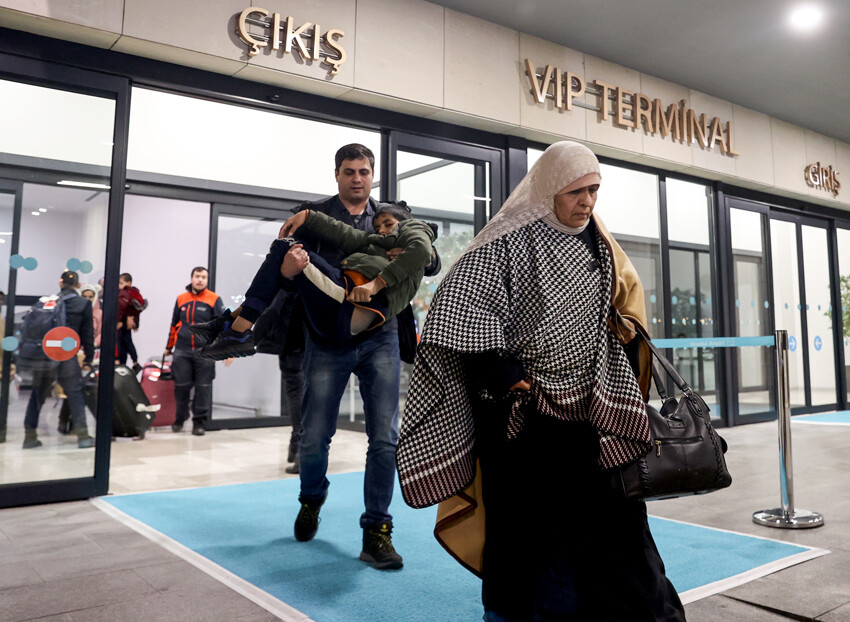 Gazze'den tahliye edilen Türkiye ve KKTC vatandaşları İstanbul'da Gazze'den tahliye edilen Türkiye ve KKTC vatandaşları İstanbul'da