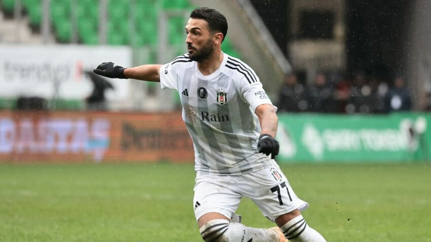 Beşiktaş'ta 2 ayrılık! Rıza Çalımbay o isimlerin biletini kesti Umut Meras