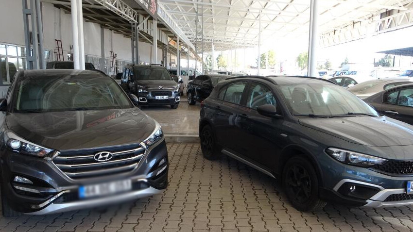Araç alacaklar dikkat! İkinci el otomobilde fiyatlar 250 bin TL düştü, piyasa hareketlendi Araç alacaklar dikkat! İkinci el otomobilde fiyatlar 250 bin TL düştü, piyasa hareketlendi