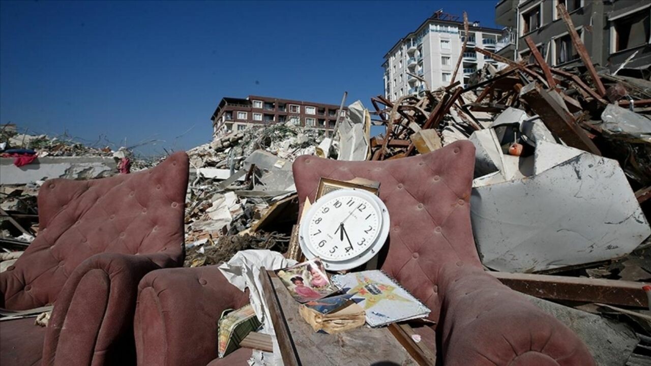 Deprem sonrası altın saatler nedir? Deprem sonrası ilk 72 saat en önemli saat dilim! İşte, dikkat edilmesi gerekenler