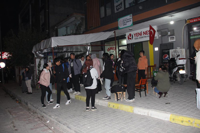 Bir deprem haberi de Adıyaman'dan geldi! AFAD ilk verileri paylaştı Bir deprem haberi de Adıyaman'dan geldi! AFAD ilk verileri paylaştı