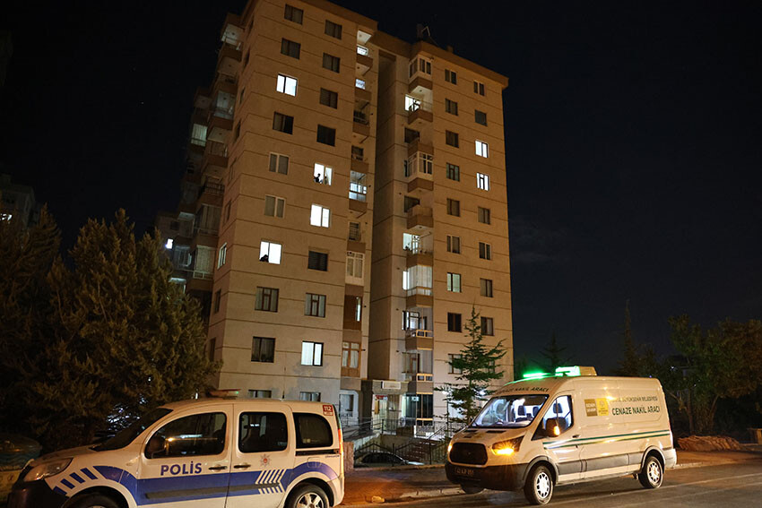 Konya'da dehşet! Evde doğum yapan kadın, bebeğiyle birlikte öldü Konya'da dehşet! Evde doğum yapan kadın, bebeğiyle birlikte öldü