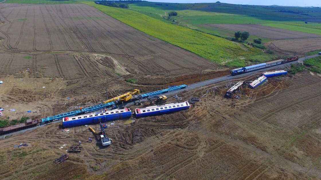 25 kişinin öldüğü Çorlu tren kazası davasında 3 sanığa tutuklama talebi 25 kişinin öldüğü Çorlu tren kazası davasında 3 sanığa tutuklama talebi