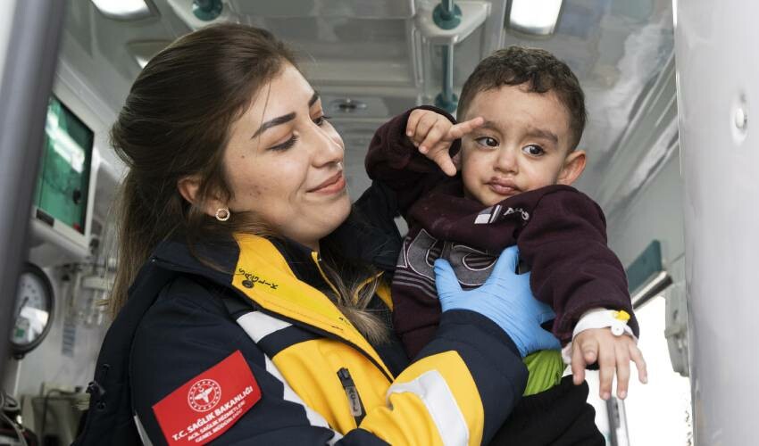 Türkiye Gazze'den ilk kez yaralı getirdi! Bakan Koca karşıladı Türkiye Gazze'den ilk kez yaralı getirdi! Bakan Koca karşıladı