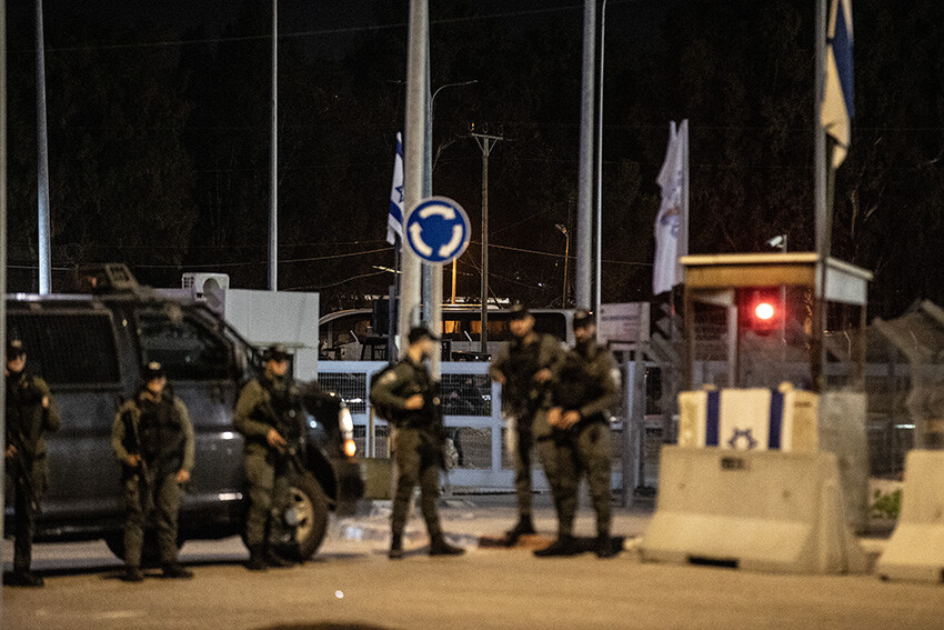 İsrail'in 'insani ara'sı kısa sürdü! Bıraktıkları rehinelerin evlerini bastılar