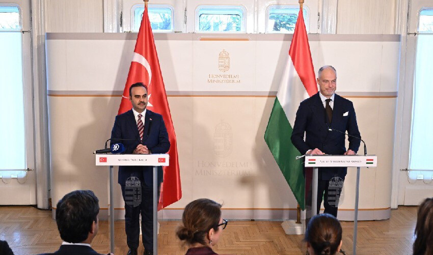 Macar Bakan'dan savunma sanayine övgü: Türkiye'yi askeri anlamda bir model olarak görüyoruz