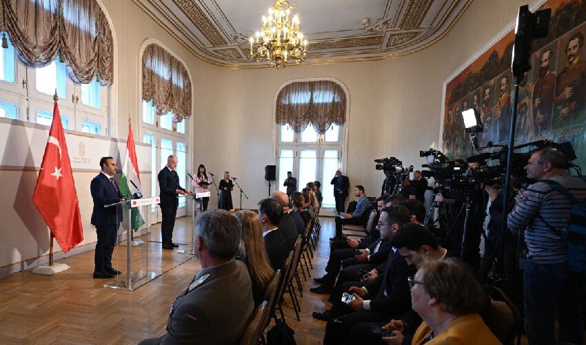 Macar Bakan'dan savunma sanayine övgü: Türkiye'yi askeri anlamda bir model olarak görüyoruz